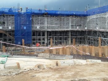 Sàn nhà để xe chung cư Hưng Phát 3 - Dự Án 29 39 20170401 143549 scaled