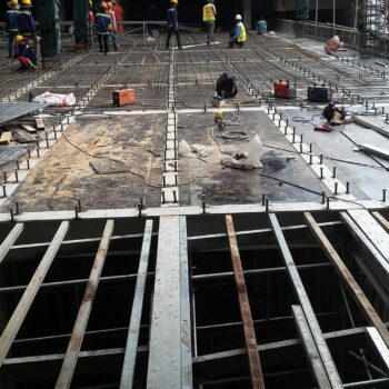 Sàn nhà để xe chung cư Hưng Phát 3 - Dự Án 29 36 20170625 094700 scaled