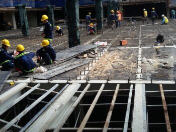 Sàn nhà để xe chung cư Hưng Phát 3 - Dự Án 29 35 20170625 094703 scaled