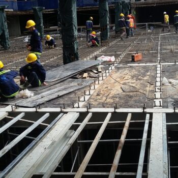 Sàn nhà để xe chung cư Hưng Phát 3 - Dự Án 29 35 20170625 094703 scaled