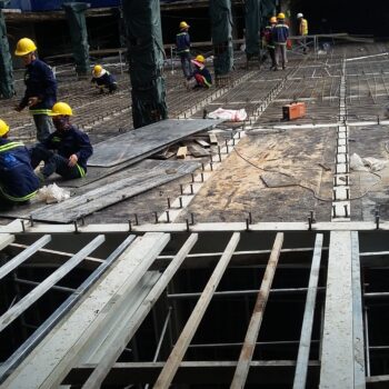 Sàn nhà để xe chung cư Hưng Phát 3 - Dự Án 29 34 20170625 094705 scaled