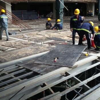 Sàn nhà để xe chung cư Hưng Phát 3 - Dự Án 29 33 20170625 094714 scaled