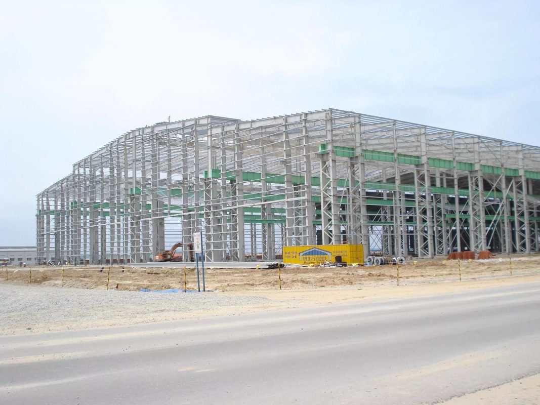 Nhà Thép Tiền Chế Giao Thông – Giải Pháp Hiện Đại Cho Công Trình Hạ Tầng 2025 1 Nhà Thép Tiền Chế