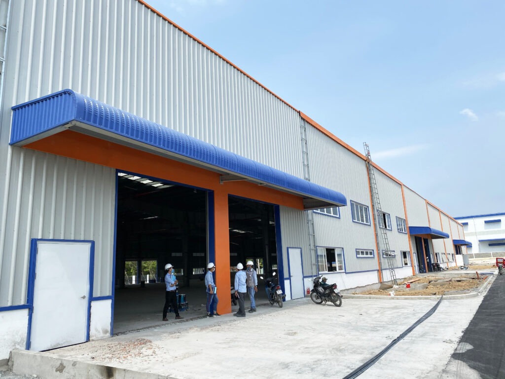 Nhà Thép Tiền Chế Giao Thông – Giải Pháp Hiện Đại Cho Công Trình Hạ Tầng 2025 3 Nhà Thép Tiền Chế