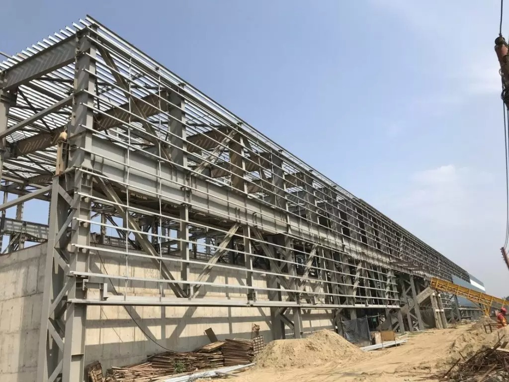 Gợi ý lựa chọn nhà thầu kết cấu thép khi Xây dựng nhà kho tiền chế 2025 2 Xây dựng nhà kho tiền chế