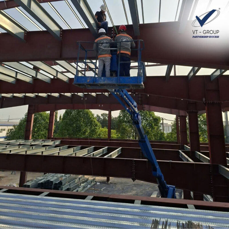 Công tác giám sát thực tế giúp quá trình thi công nhà máy đạt chất lượng cao nhất.