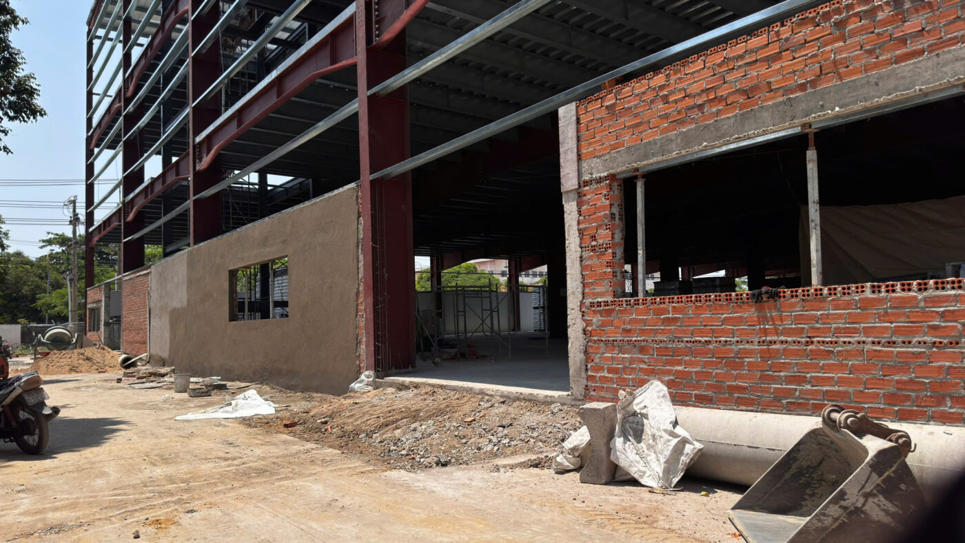 Đảm bảo tiến độ thi công nhà xưởng là cam kết hàng đầu của VTCONS.